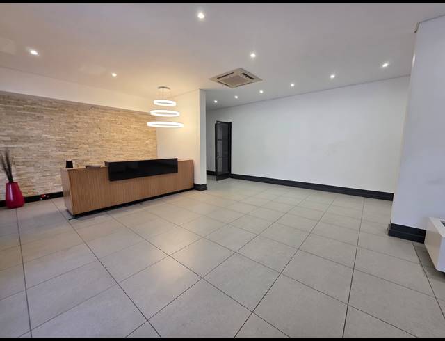 8,300M² WAREHOUSE TO LET IN ROBERTSHAM